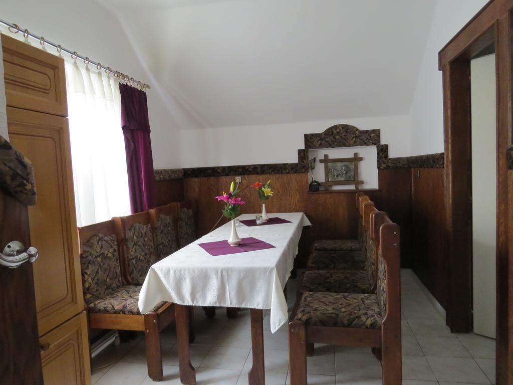 Bed and Breakfast Rezkakas Fogado Zirc Exterior foto