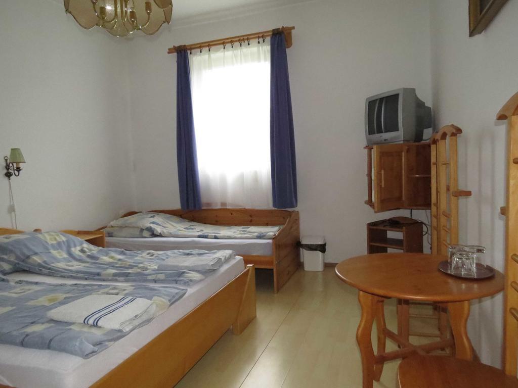 Bed and Breakfast Rezkakas Fogado Zirc Exterior foto